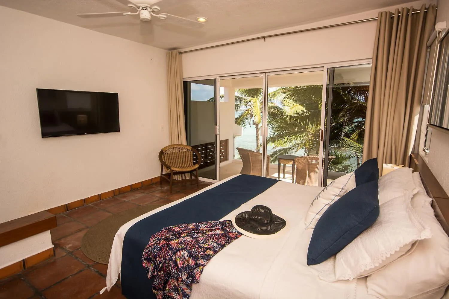 Beachfront With Private Staff In Gated Community Akumal Villa